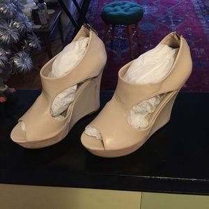 NWT Wild Pair heels - wedge - Kameron - in box